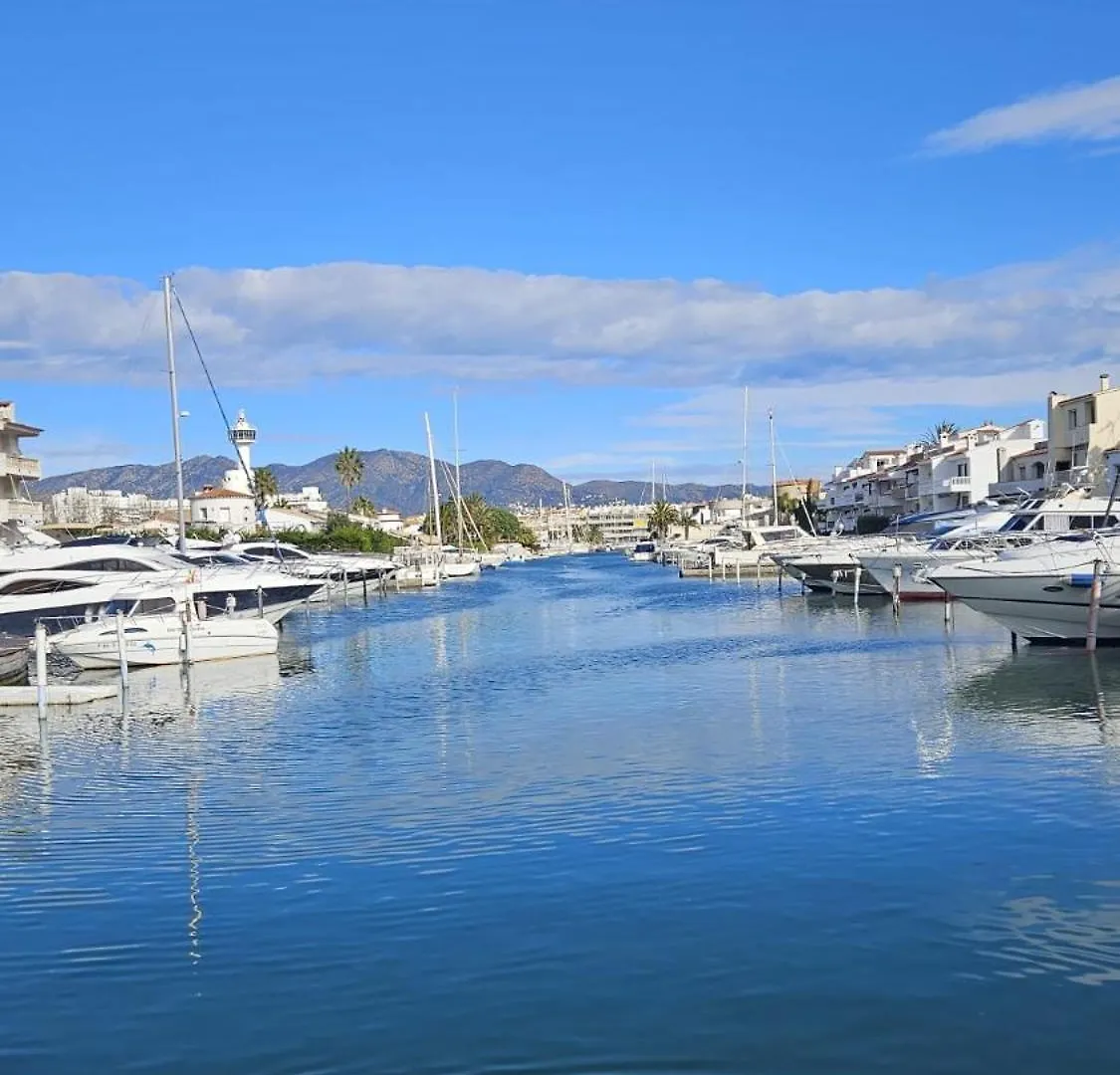 شقة Apartamento En La Playa De إمبوريابرافا